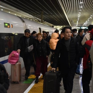 粤港澳大湾区开出首趟“返乡专列” 广州至荆门7小时直达