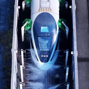 动车“洗澡”迎春运！