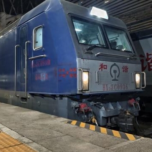 多图直击｜2025年春运今日启动 北京地区首趟列车开出