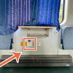小心！高铁上充电，真有点儿伤手机