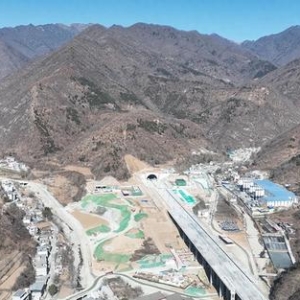 西康高铁穿越秦岭最长隧道贯通 陕西高铁建设拉满“进度条”