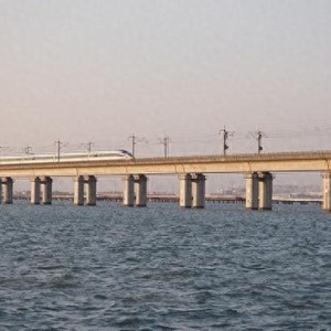 时评：中国高铁，让回家的路不再漫长(图)