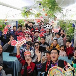 新春走基层|坐上春节“福气专列”回家