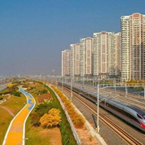 时评：铁路春运，连接千万家的温暖归途