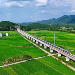 铁路，见证着时代变迁，书写着发展的传奇