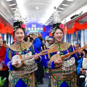 新华全媒+·新春走基层丨这趟山区“慢火车”，载满喜庆祥和与人间烟火