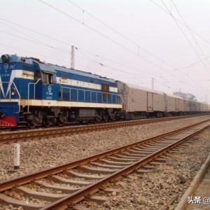 过去二三十年铁路车站最常见的一款调车机车 东风5型内燃机车