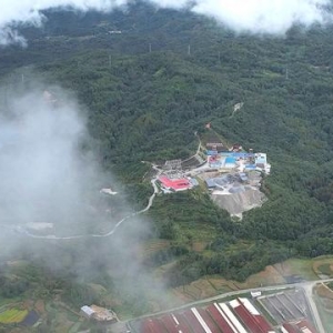 “最难修的铁路隧道”建成国内首座铁路隧道井下拌合站