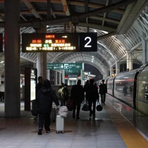 成都局集团公司开行多方向夜间动车，具体车次→