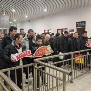 青藏高原开行首趟务工返乡专列