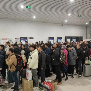 450余名企业务工人员乘坐卧铺专列返乡过节