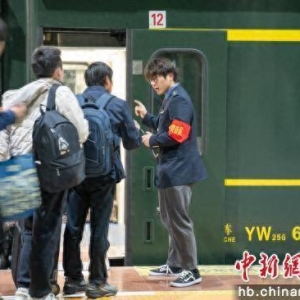 临客列车上过小年