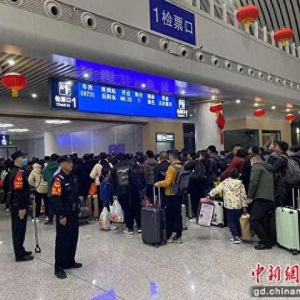 铁警全力护航广州新塘站春运临时旅客列车