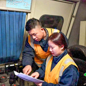 中国人的故事｜90后“铁路夫妻”：坚守是为更多人团圆！