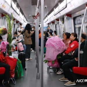 广州的“年花专列”几分钟发一班，满载老广精打细算的年味