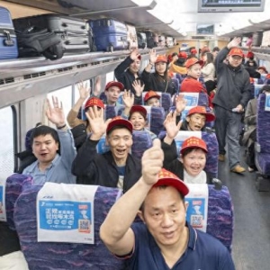 3趟免费专列从广东发出，外省籍务工人员踏上返乡路