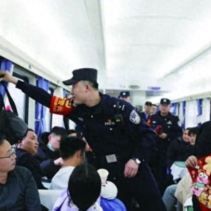 新春走基层｜跨越万里，在“青春列车”上过小年