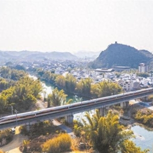 乘衡柳高铁 看美丽中国