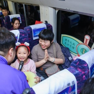 新春中国行｜返乡务工专列“温暖”春节回家路