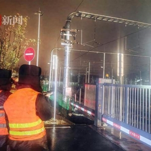 1℃的雨夜，地铁接触网检修工彻夜不眠