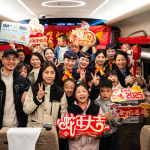 新春走基层丨复兴号上迎新春