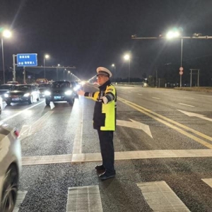 全国铁路今天预计发送旅客780万人次，较前几日有所下降