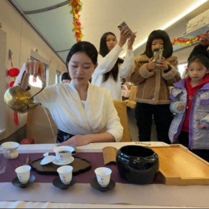 让旅客感受传统文化魅力，广东非遗代表性项目登上列车