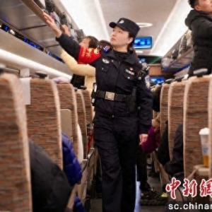 乘警赵小琦：蓉港列车上的索玛花