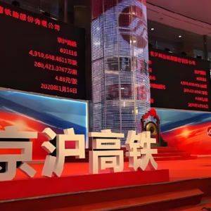 半年狂入200亿！中国最赚钱的高铁，运行14年，谁最受益？