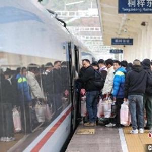 （新春见闻）贵州2025年首趟返岗务工专列发出