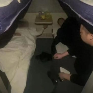 跨省辗转，千里追捕！这个除夕他们在火车上度过