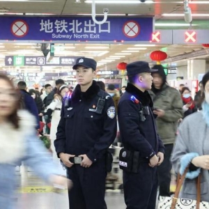 几乎每5分钟便有趟列车到达！北京公交警方动态部署警力