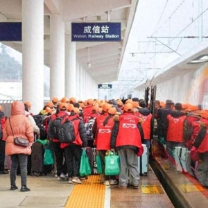 成铁客运列车联动送春风 就业服务暖归途