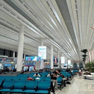 铁路时评：钢铁动脉上迎来了春天的故事