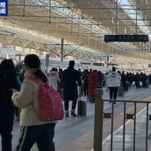 铁路春运返程客流保持高位运行 首开亚冬会赛区间“点对点”专线列车