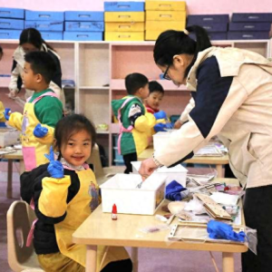 高铁站里的“托儿所” 见证铁路家庭的别样春运