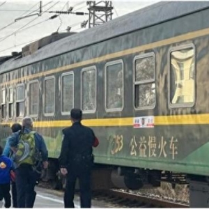 7053 次列车，穿梭半世纪的温暖纽带