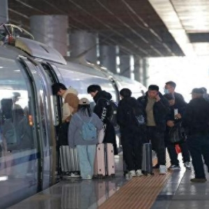 时评：铁路助力复工复产 企业开工共同奋进