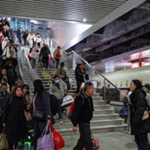 时评：“务工专列”铺就春运返岗温暖之路