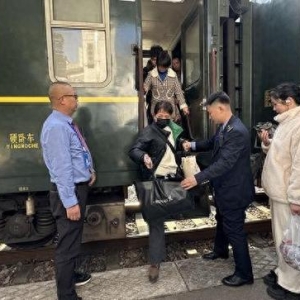 时评：“务工专列”，绘就民生幸福画卷