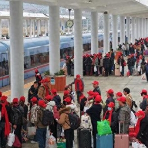 时评：务工专列，在温暖的春风中奔赴新程