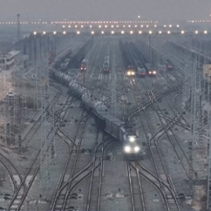 列车“蛇形走位”背后有啥门道？运行为何如此丝滑？