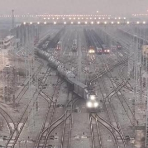 列车“蛇形走位”背后有啥门道