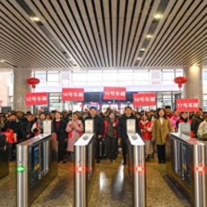 时评：读懂“务工专列”背后的民生温度