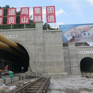 57千米长，耗资800亿！修了17年，世界最长铁路隧道已成功通车！
