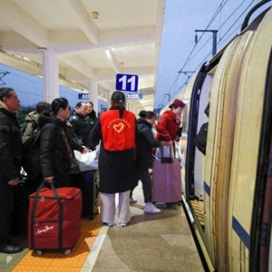 关注春运|出家门、上车门、进厂门  重庆铁路部门开出返岗务工专列