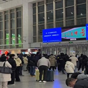 时评：归途如虹，高铁时代的学生春运叙事