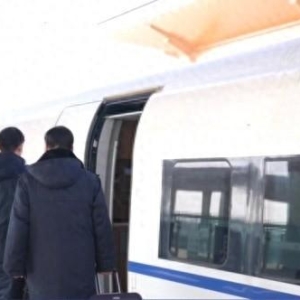 猜猜看🚄没有方向盘的列车是如何掉头、变道的？