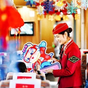 ​北京客运段京哈高铁列车开展“手摇元宵庆佳节”打卡“我的铁路风景”活动