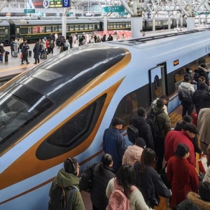 国铁集团：2月12日全国铁路预计发送旅客1030万人次